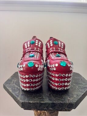 Gucci Red Platform shoes with Emerald Accents